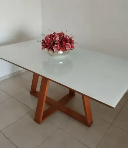 Vendo mesa jantar 180x100 novíssima. Tampo de vidro jateado e colado na base de madeira.