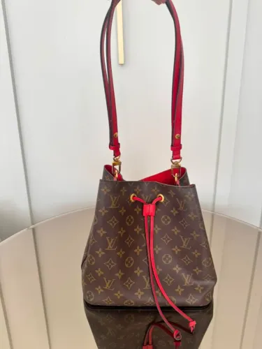 Bolsa Louis Vuitton original Néo Noé MM em canvas Monogram
