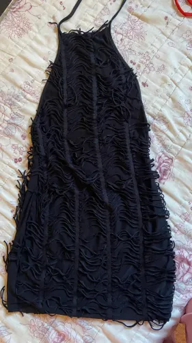 Vestido preto estiloso desfiado (Shein)