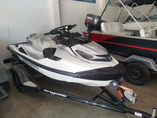 Jet ski
