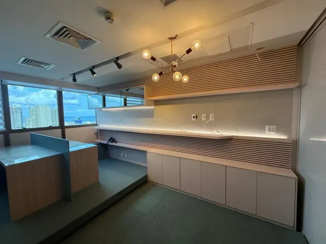 Sala Comercial para locação no Empresarial Rio Mar Torre A no Pina!
