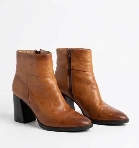 Bota de Couro Arezzo TAM 37