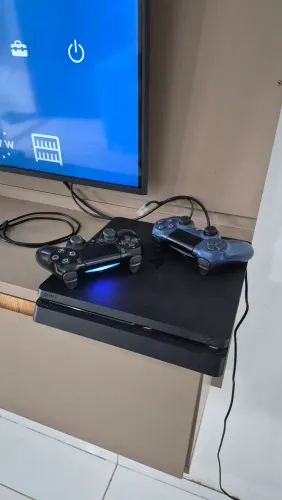 Ps4 slim 1tb de memória