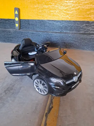Carrinho Elétrico Infantil Mercedes GLA 45 AMG
