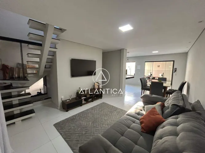Atlântica Imóveis tem excelente Casa Duplex à Venda em Virgem Santa, Macaé/RJ