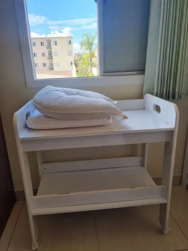 Trocador com rodinhas usado