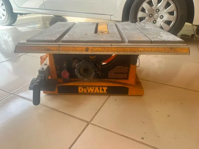 Serra de bancada DeWalt DW745