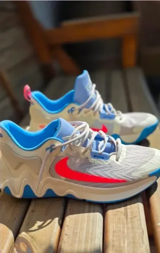 Nike Giannis Immortality 2 (usado 1x)
