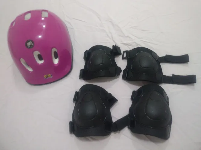 Capacete e kit de proteção infantil