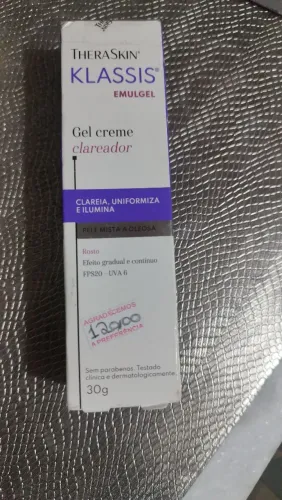 Gel clareador facial