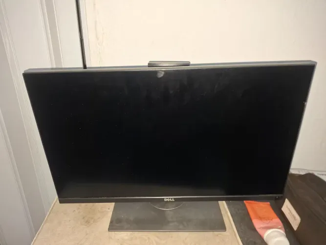 MONITOR Dell UltraSharp UP2516D. Com tela Ruim
