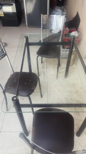 Mesa de jantar quadrada de vidro 