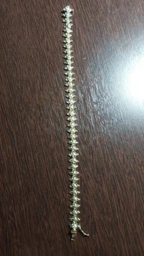 Vendo 2 pulseiras femininas e 1 par de brinco pedras diamantes 30 pontos em ouro 18 k