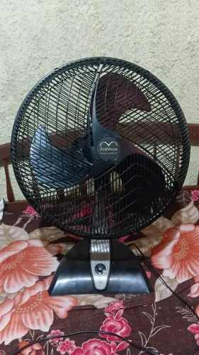 Vende se ventilador de 40cm RELÍQUIA FUNCIONANDO ATÉ O REPELENTE 