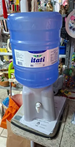 Suporte para água com galão