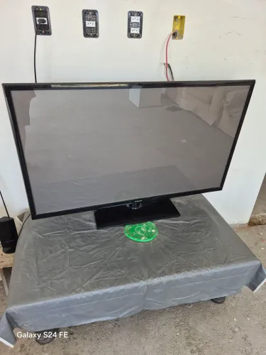Vendo televisão em perfeito estado de conservação