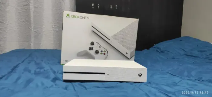 Xbox One S 1TB Sem Controle Leia a Descrição