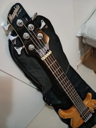 Baixo 5 cordas passivo Tagima Memphis TB540 conservado cor madeira
