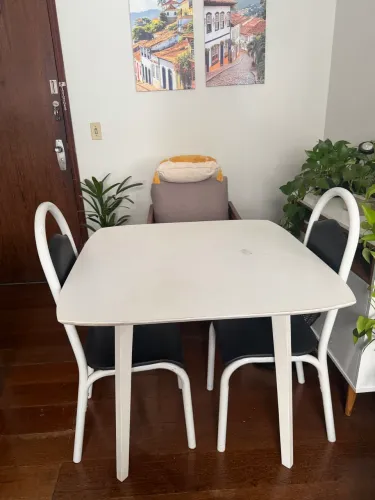 Mesa com 4 cadeiras