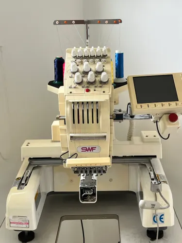 Máquina industrial de bordados