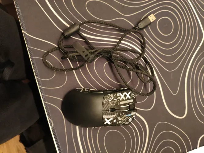 Mouse attack shark r1 tri-mode, usado por apenas 2 meses, funcionando perfeitamente