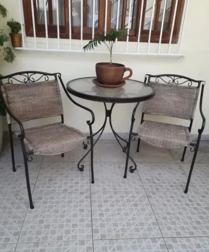 Jogo de mesa e cadeiras