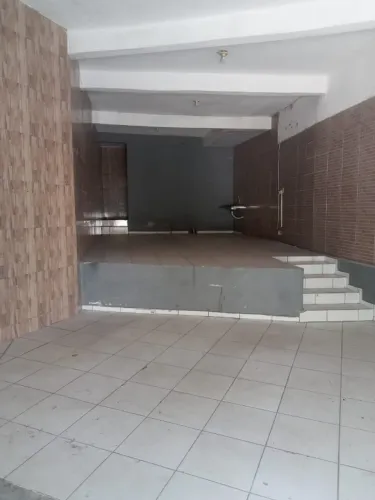 Alugo como residência ou Ponto Comercial