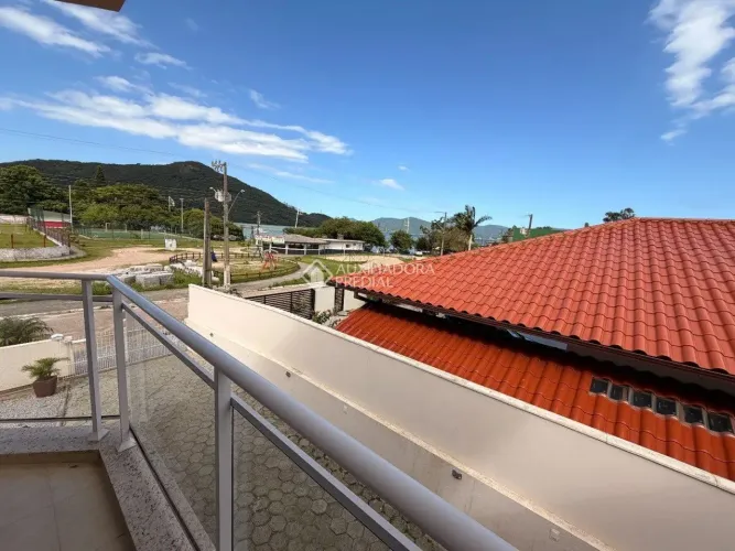 Sobrado com Vista Mar a Poucos Metros da Praia | Aceita Carro e Imóvel na Negociação