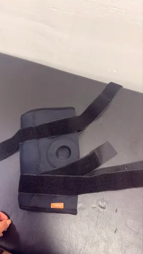 Vendo joelheira articulada com cintas cruzadas