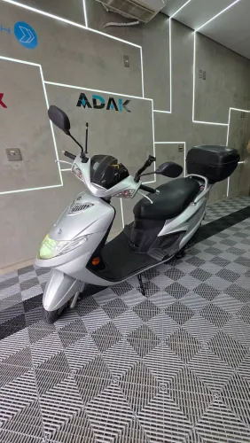 Suzuki Burgman 125 2009 | Apenas 33 Mil Km | Pneus e Bateria Novos