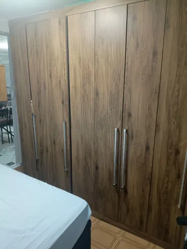 Guarda roupa de 8 portas