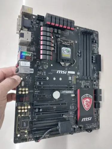 Placa Mae MSI H97 Gaming 3 (LGA 1150) HDMI Intel H97 ( Liga e nao da Video )