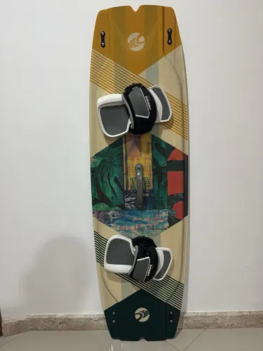 Prancha kitesurf cabrinha ace hybrid