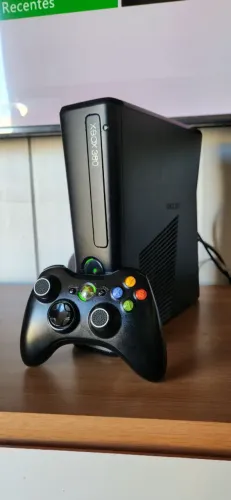 Xbox 360 Slim + HD de Jogos