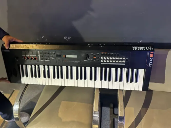 Teclado Yamaha MX61 V2 Profissional ? Muito Novo