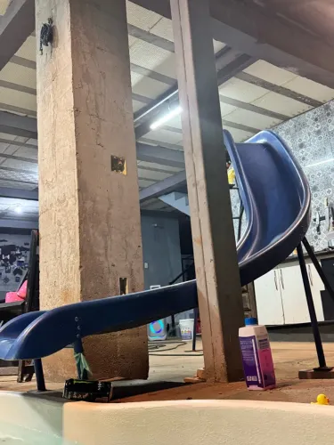 Escorregador para piscina