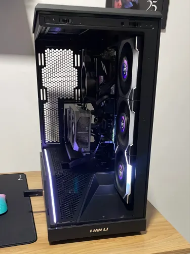 Gabinete lian li + Fans lian li wiriless lcd reverse 