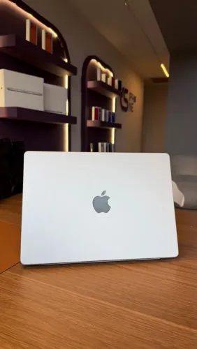 MacBook Pro m3 pro 18/512
