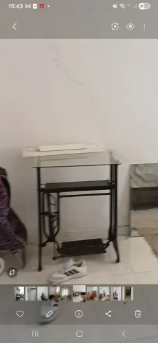 Aparador de pé de máquina com vidro
