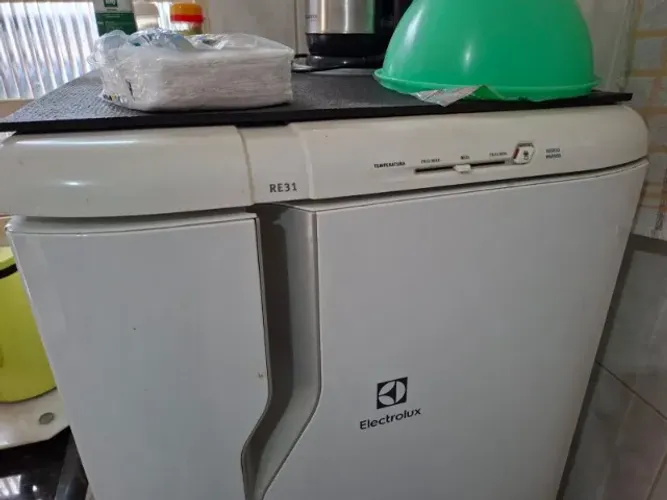 Vendo geladeira 240lts ótimo estado