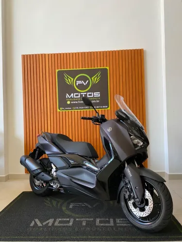 YAMAHA XMAX 300 CONNECTED 2026 com 1400km