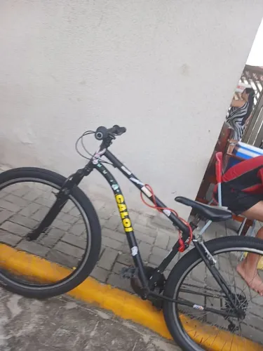 Vendo essa bicicleta por 300 reais está nova mais está sem freio
