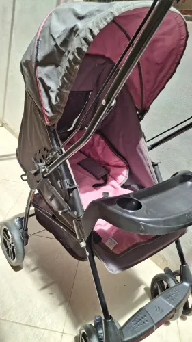 Carrinho de Bebê Galzerano em Excelente Estado de Conservação!