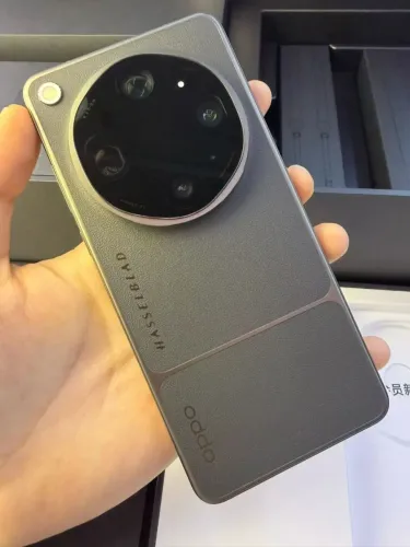 Oppo find X9 Ultra 1 tera<br>Edição especial com lentes hasselblad<br>Versão chinesa <br>15.000,00