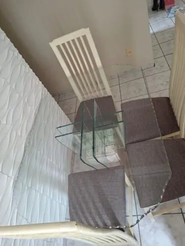 Mesa de vidro com 4 lugares