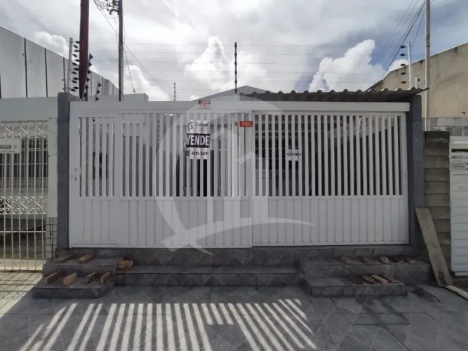 Casa à Venda no Siqueira Campos - 165m² com Suíte, Quintal e 3 Vagas de Garagem
