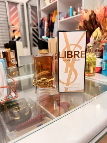 Perfume ysl libre flowers e frames 90 ml novo 