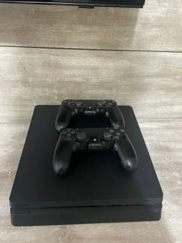 Vende-se Ps4 Slim + 2 Controles E 4 Jogos Originais, Aceito PC Em Troca