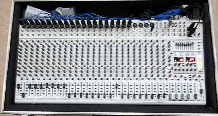 Mesa Analógica behringer sl3242fx pro Eurodesk 32 canais