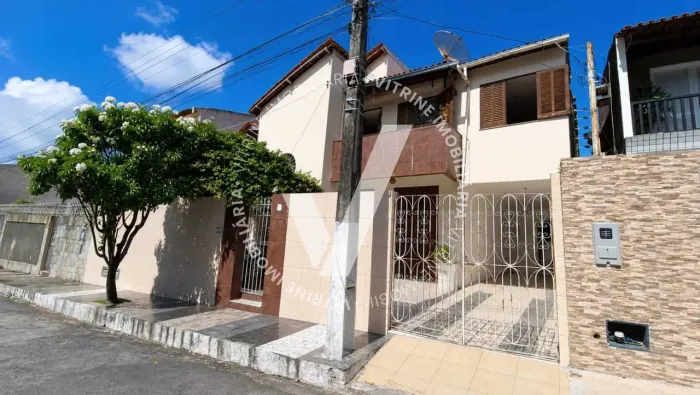CASA DE 246 M² NO BAIRRO LUZIA [1046]